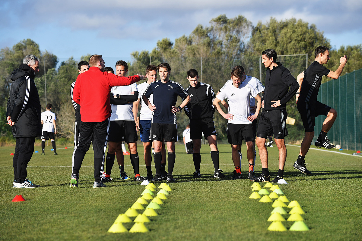 九游体育-明尼苏达森林狼训练开放日；今晚外线爆发引欢呼；CBA常规赛在即；训练强度明显提升-九游体育